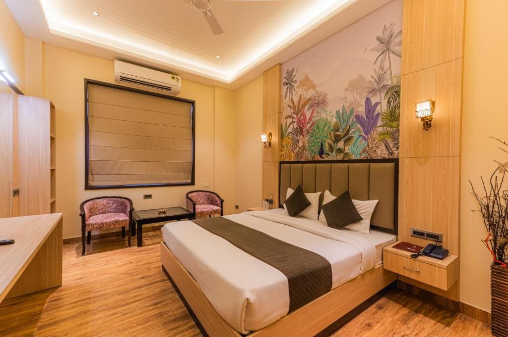 Superior Double Room: Enjoy Happy Hours with 2+1 offer on Alcoholic Beverages, Early Check-In/ Late Check-Out upto 2 hours (subject to availability) room - Image 1