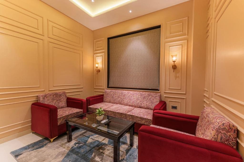 Suite: Enjoy Happy Hours with 2+1 offer on Alcoholic Beverages, Early Check-In/ Late Check-Out upto 2 hours (subject to availability) room - Image 1