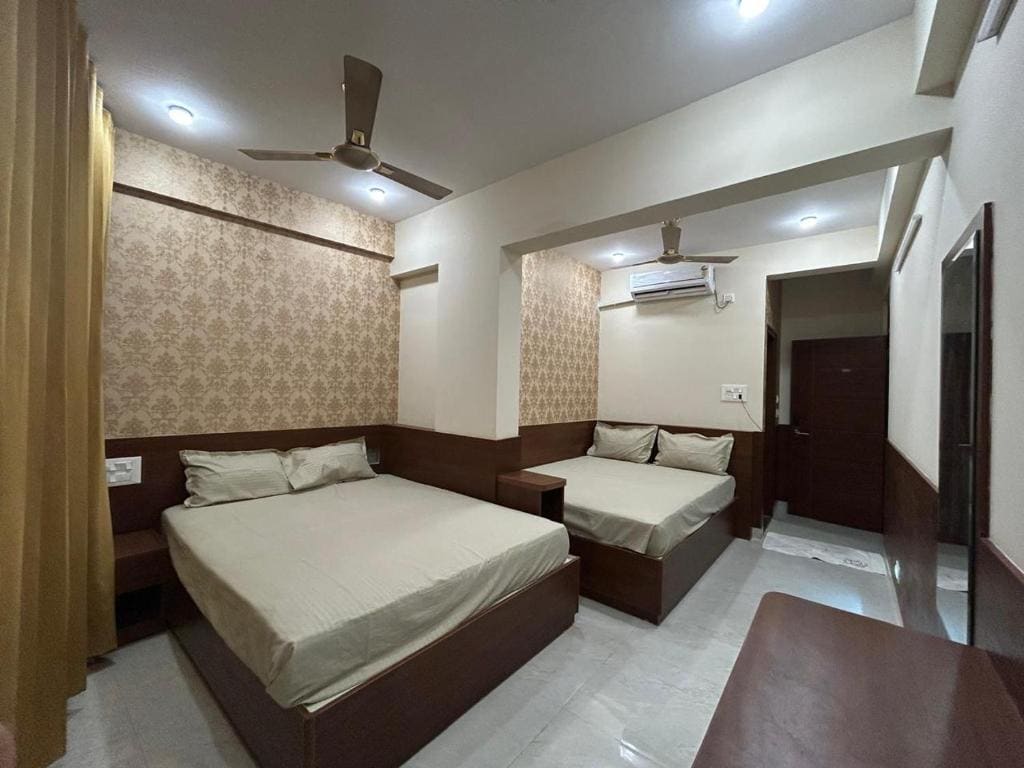 Deluxe Family Room room - Image 3