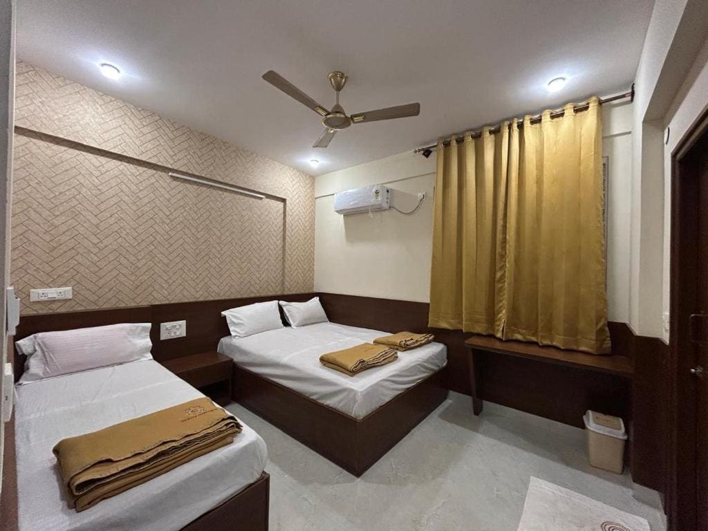 Deluxe Triple Room room - Image 1