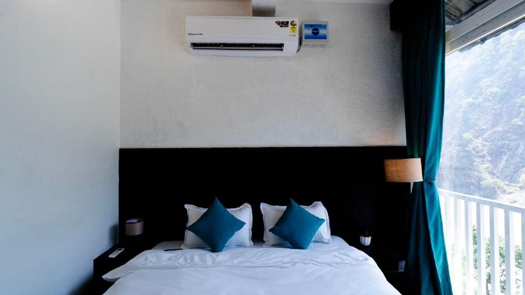 Comfort Quadruple Room room - Image 2