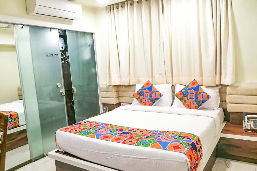 Deluxe Room room - Image 1