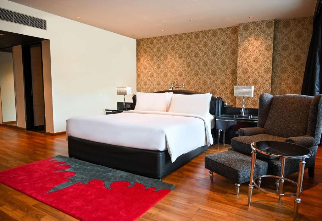 Junior Suite Room with Bathtub-Buy 1 get 1 @ORO and INR 1000 Credit Voucher room - Image 1
