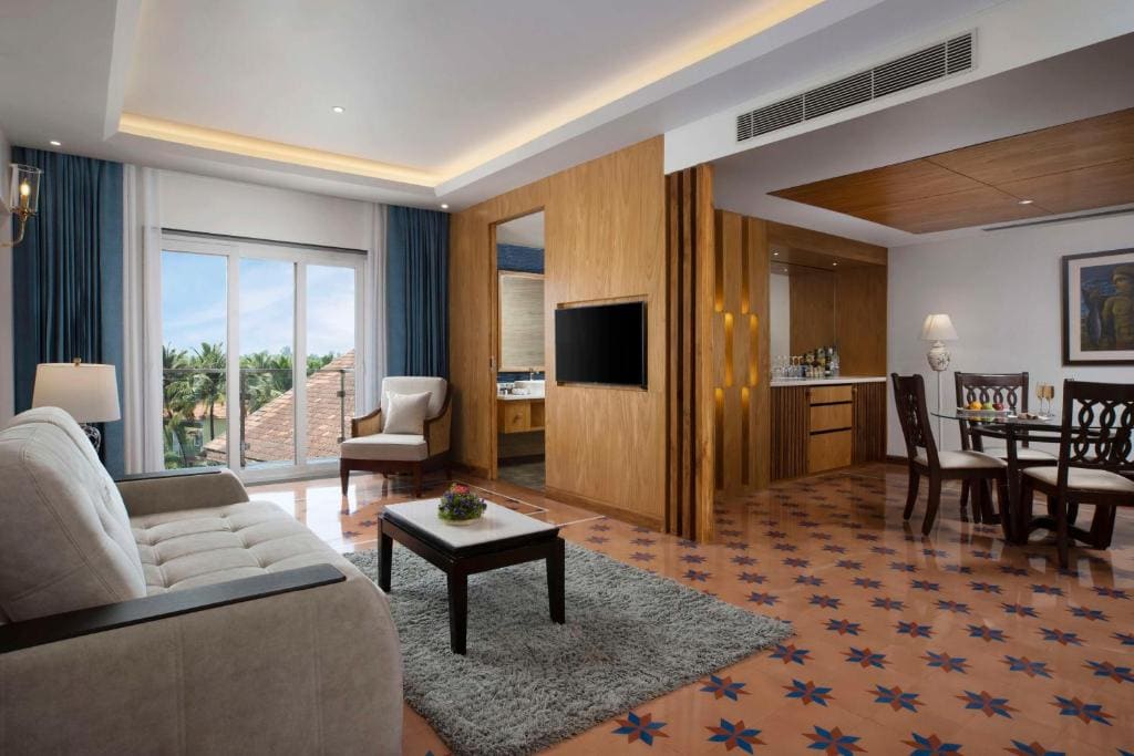Luxury suite with Balcony & Living room - 10% Discount of Food & Soft Beverages and SPA, 1 Goan Wine Bottle room - Image 2