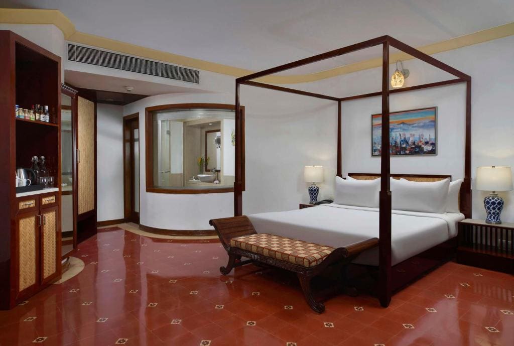 Executive suite with Balcony - 10% Discount of Food & Soft Beverages and SPA, 1 Goan Wine Bottle room - Image 1