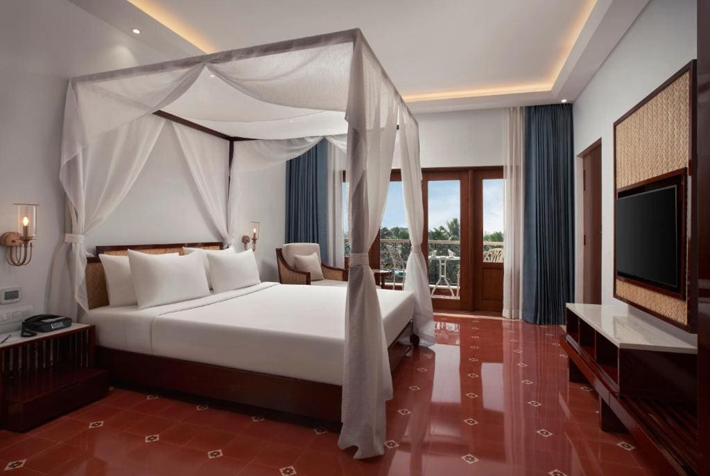Luxury suite with Balcony & Living room - 10% Discount of Food & Soft Beverages and SPA, 1 Goan Wine Bottle room - Image 1