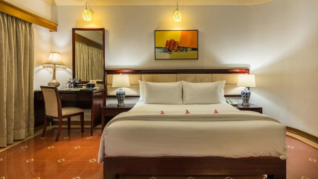 Superior room with Balcony - 10% Discount of Food & Soft Beverages and SPA room - Image 3