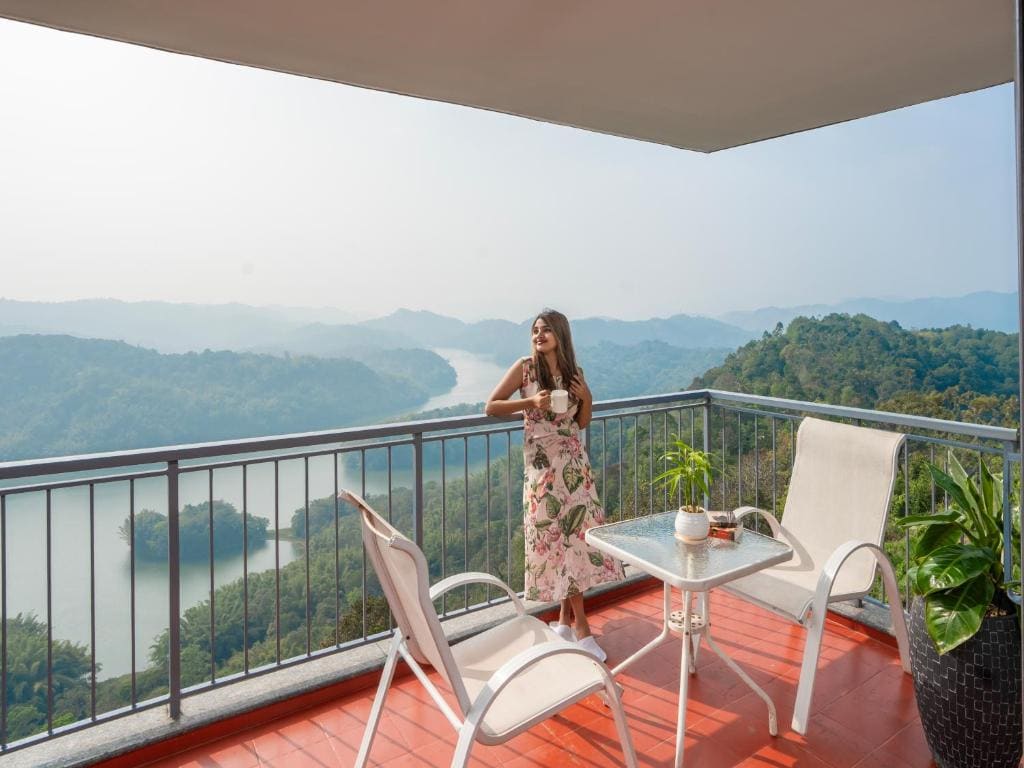 Premium Lake view room - Image 3