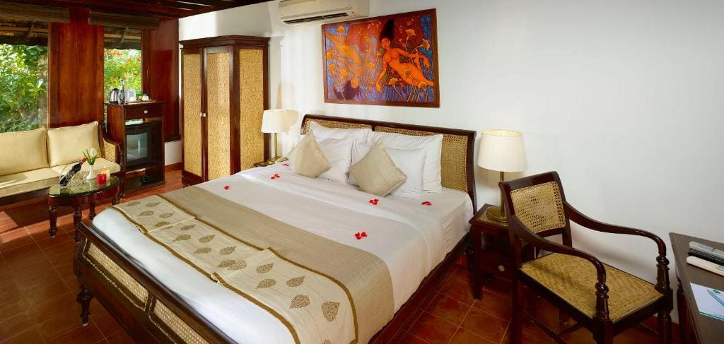 Deluxe lake view room - Image 2