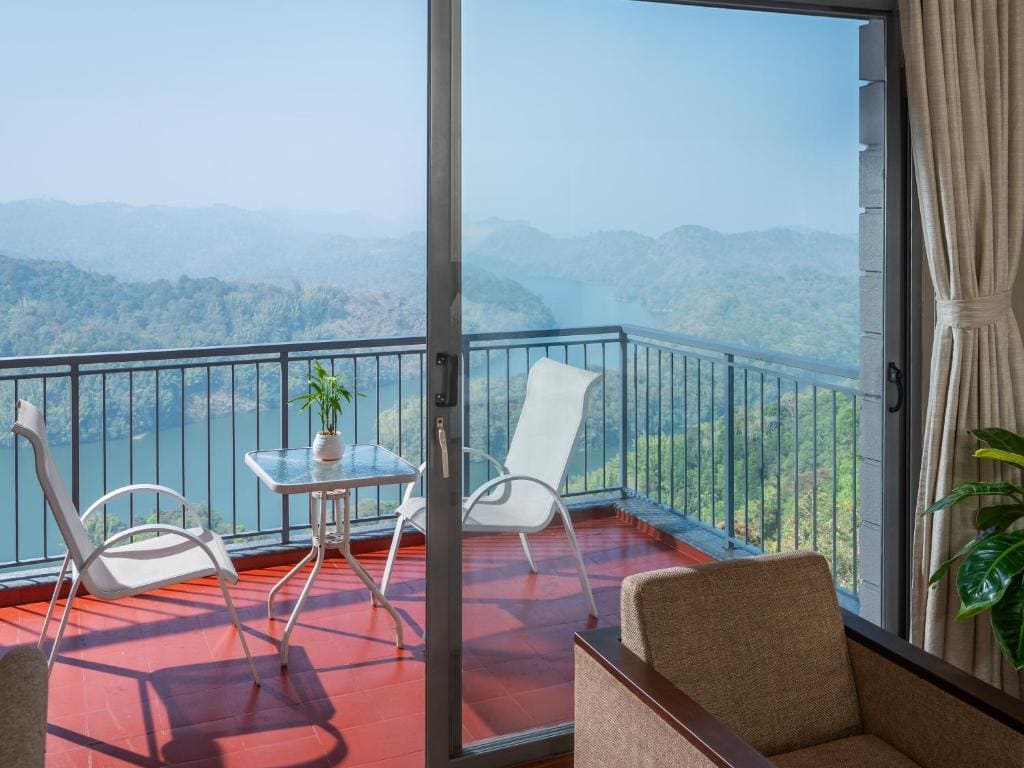 Premium Lake view room - Image 2