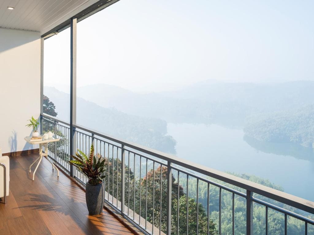 Ponmudi Suite room - Image 3