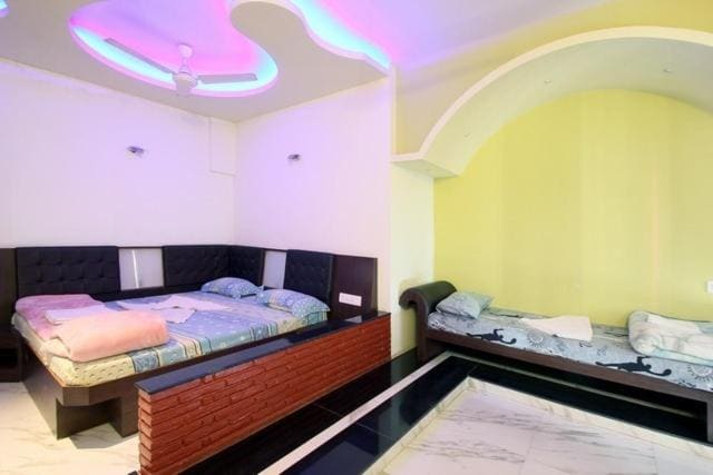 Deluxe Family Room room - Image 3