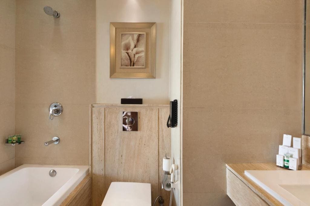 Premium Queen Room - Non-Smoking with 15 % OFF ON FOOD & Soft beverages/15% off on Laundry services//1+1 happy hours at Kokkinos from 6-8 pm on IMFL drinks// INR 500 SPA discount room - Image 3