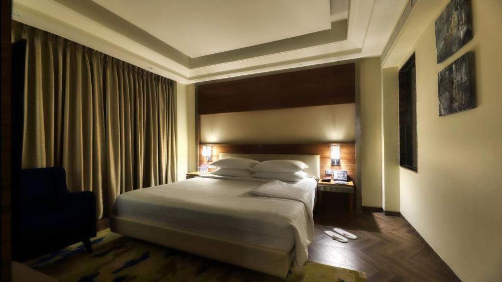Executive Suite with 15 % OFF ON FOOD & Soft beverages/15% off on Laundry services//1+1 happy hours at Kokkinos from 6-8 pm on IMFL drinks// INR 500 SPA discount room - Image 1