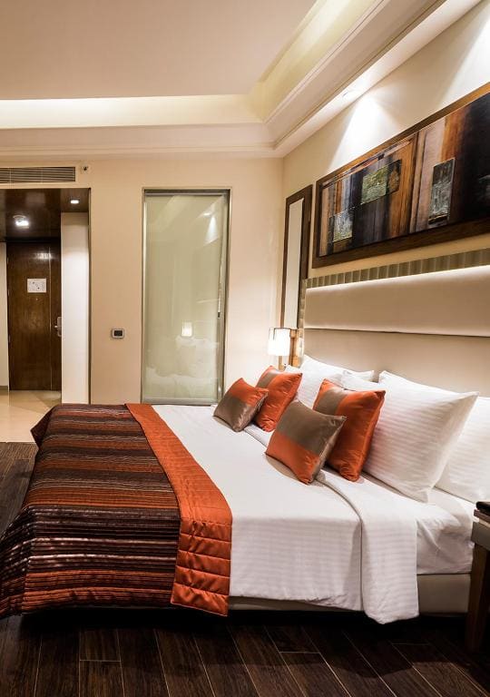 Executive Queen Room - Non-Smoking with 15 % OFF ON FOOD & Soft beverages/15% off on Laundry services//1+1 happy hours at Kokkinos from 6-8 pm on IMFL drinks// INR 500 SPA discount room - Image 1