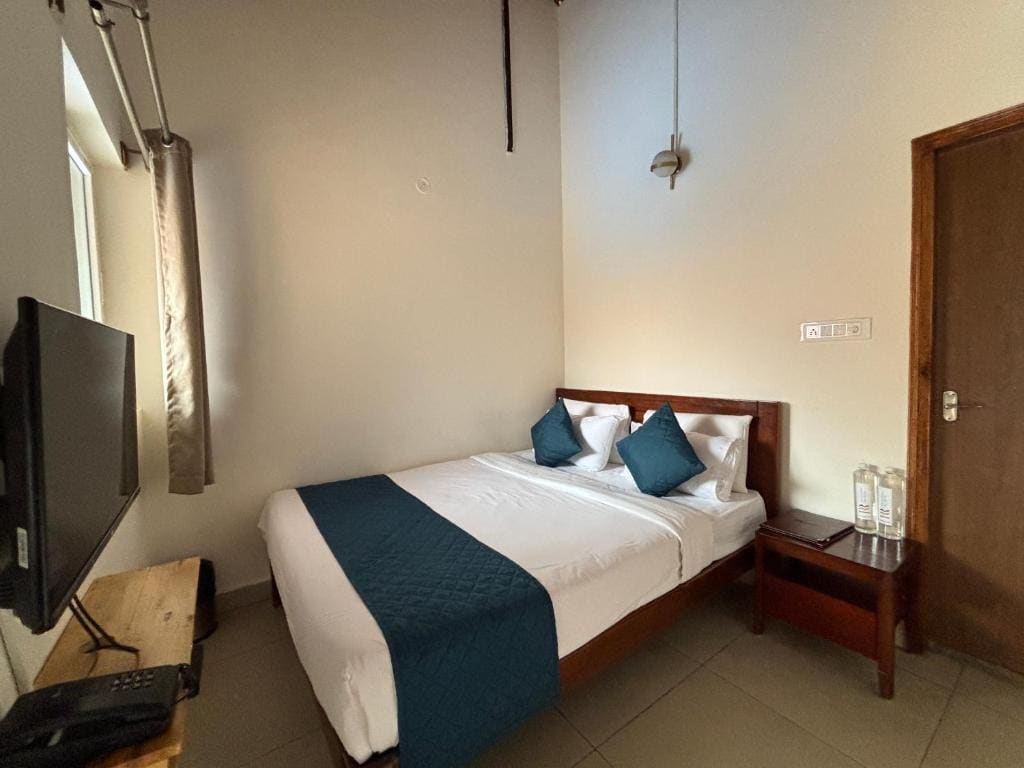 Junior Suite with Pool View room - Image 1
