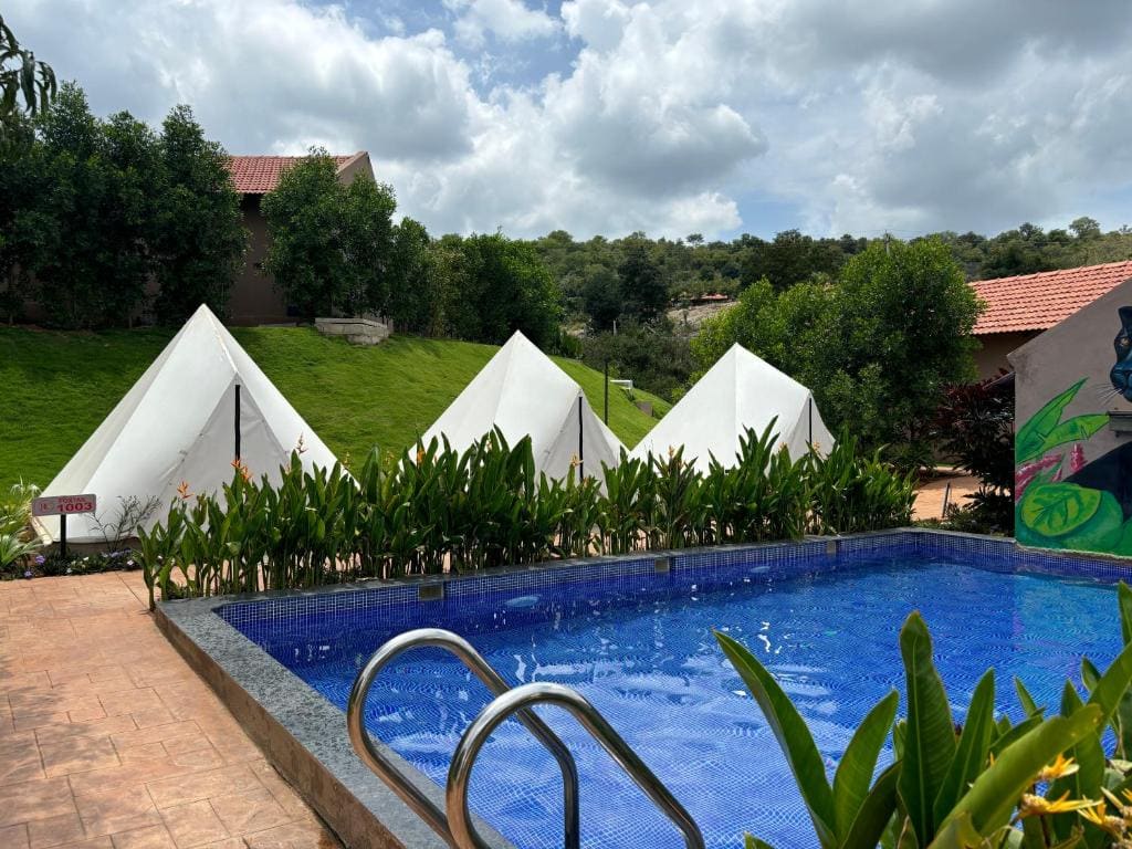 Tent room - Image 1