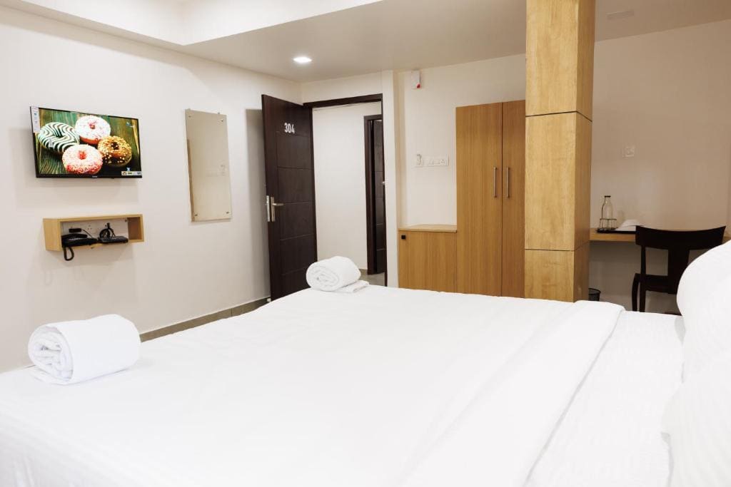 Deluxe Double Room room - Image 2