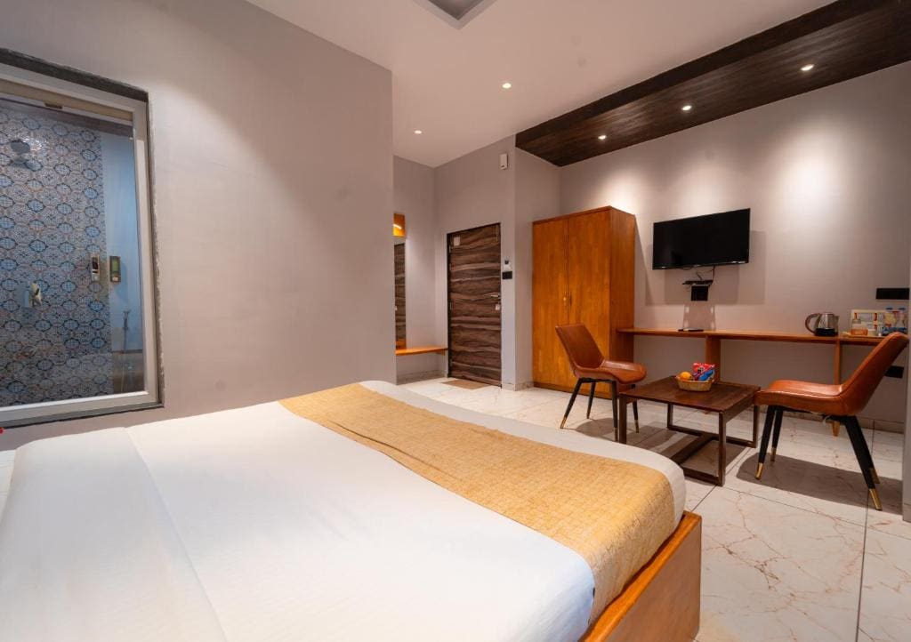 Deluxe Queen Room room - Image 2
