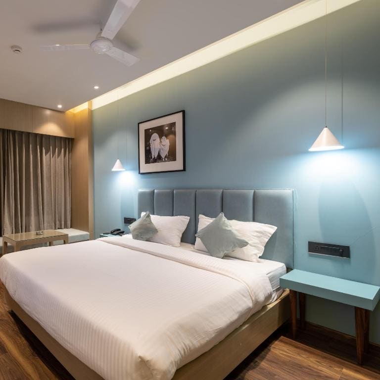 Deluxe Room room - Image 2
