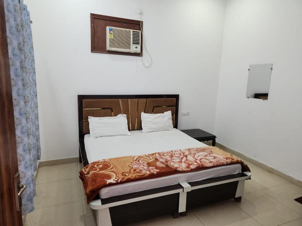 Deluxe Double Room with Extra Bed room - Image 2