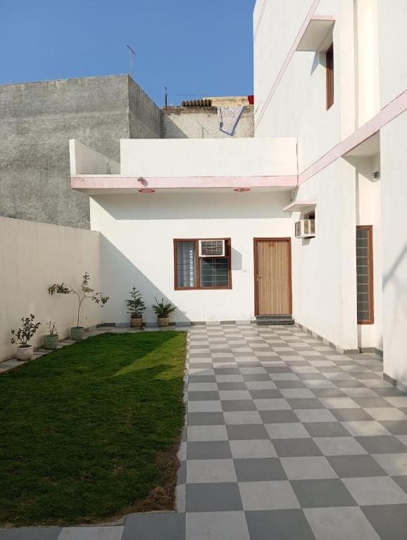Triple Room with Private Bathroom room - Image 1