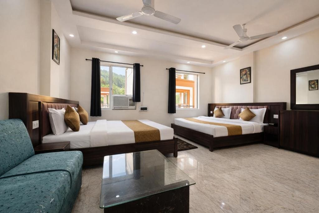 Family Room room - Image 2