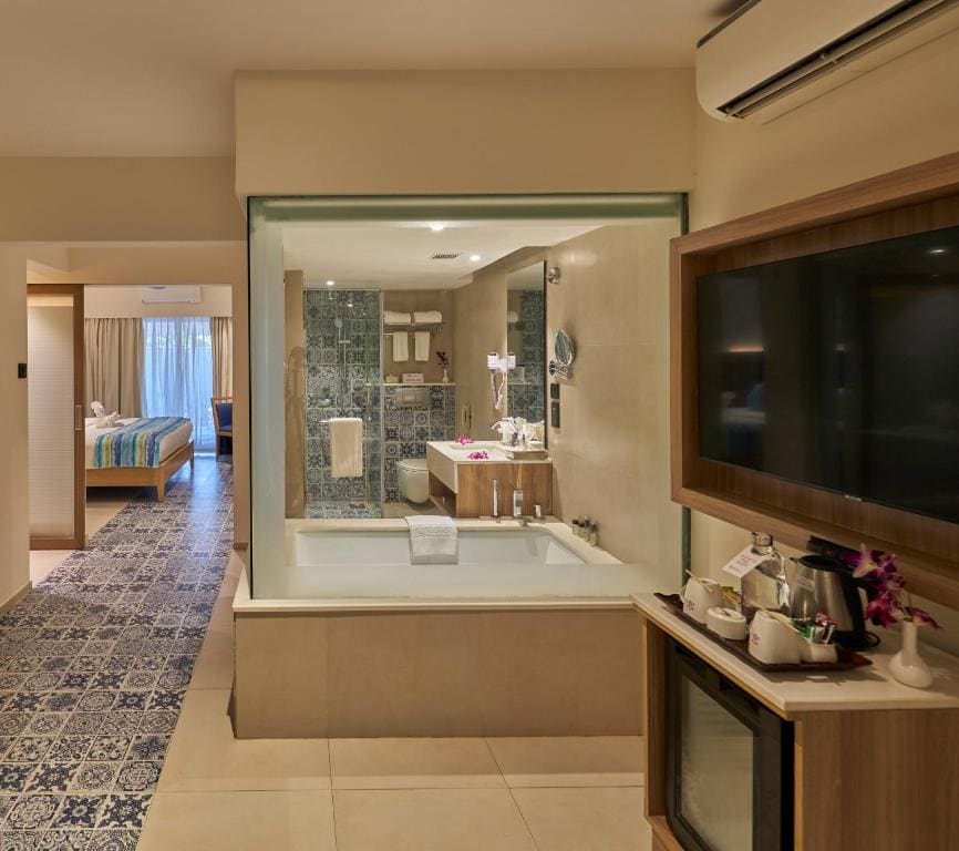 Suite with Private Pool room - Image 2
