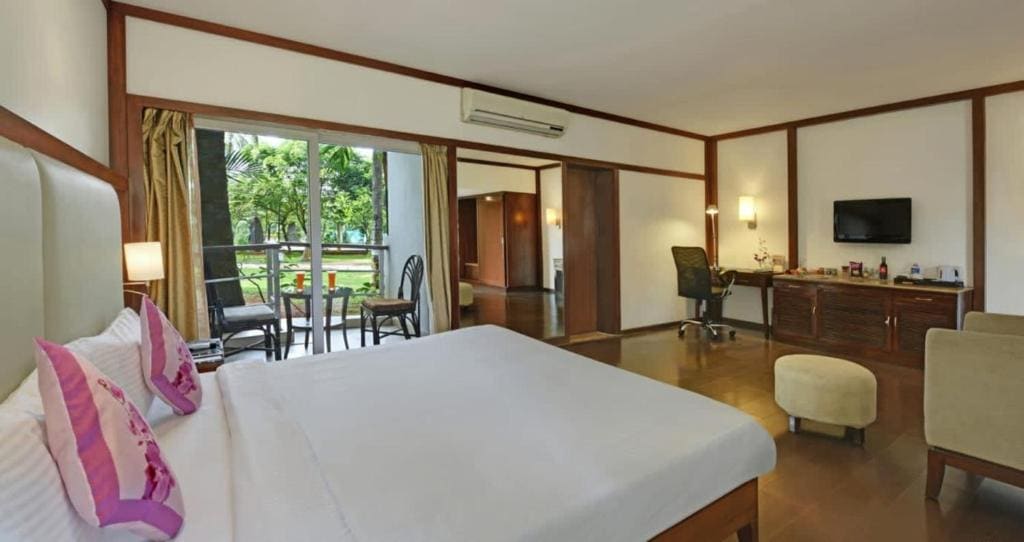 Superior Room with 15% Discount on Food & Beverages room - Image 2