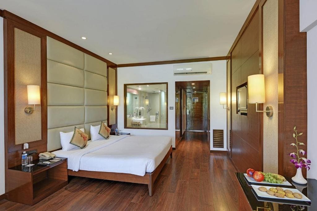 Deluxe King Room With Bath tub & 15% discount on Food & Beverages room - Image 2
