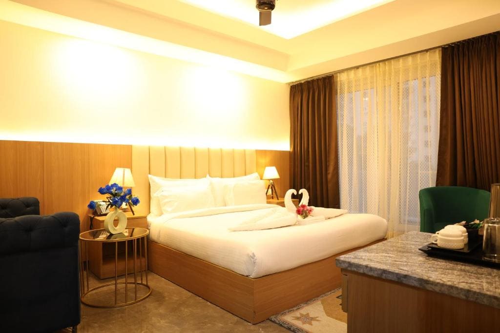 King Room with Balcony room - Image 1