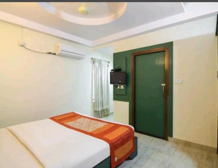 Small Double Room room - Image 3