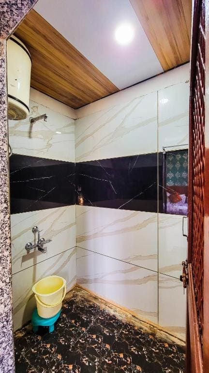 Family Room room - Image 3