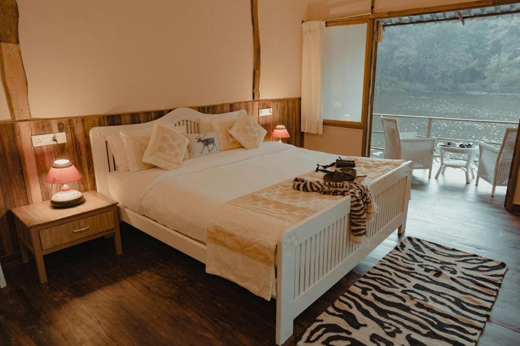 King Room with Lake View room - Image 3