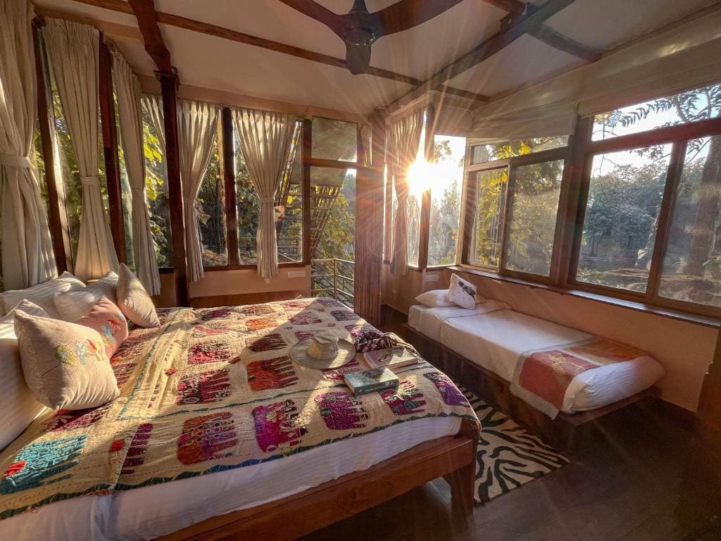 Double Room with Lake View room - Image 2