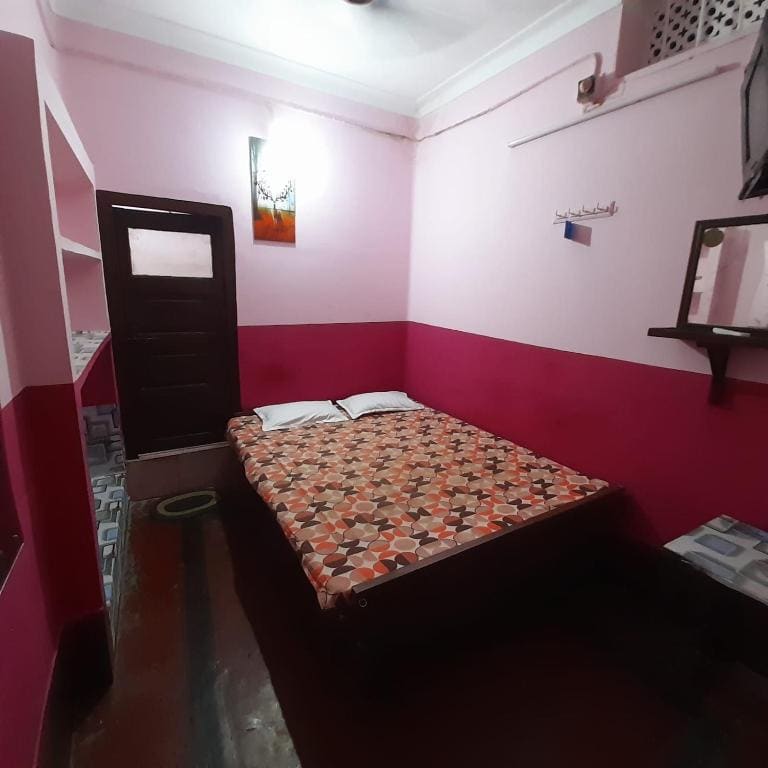 Deluxe Double Room with Bath room - Image 3