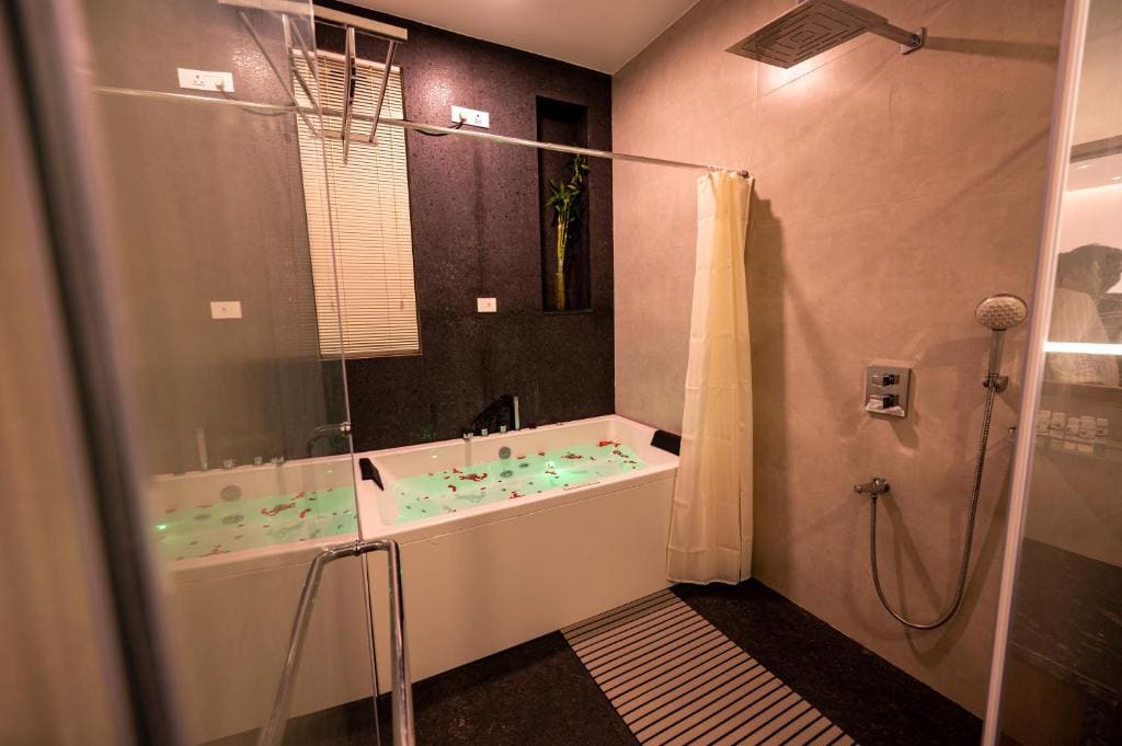 Studio with Pool View room - Image 3