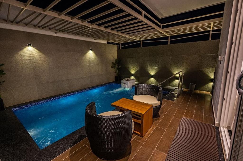 Studio with Pool View room - Image 1