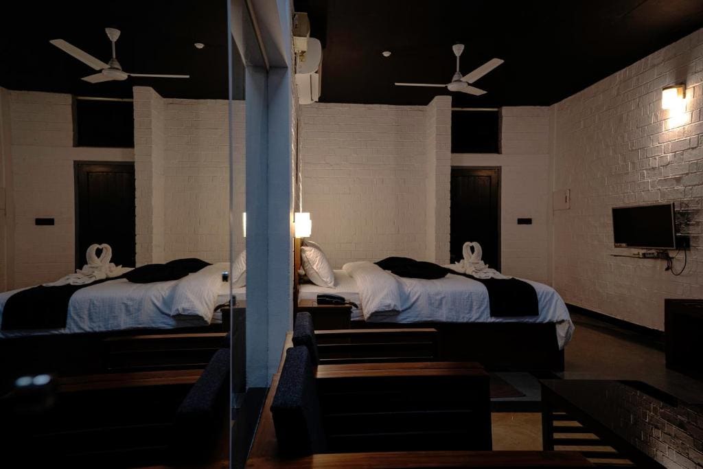 Deluxe Double Room with Balcony room - Image 1