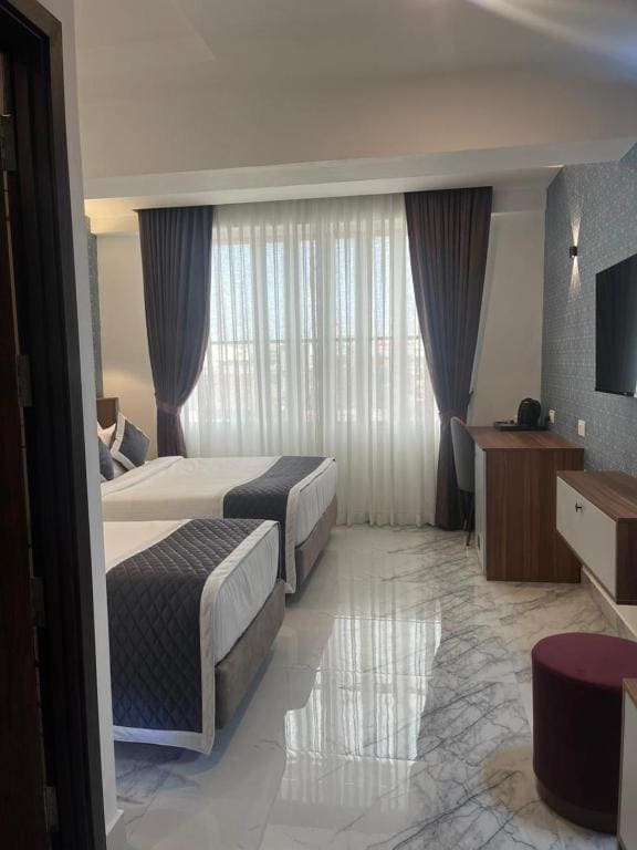 Classic Triple Room room - Image 2