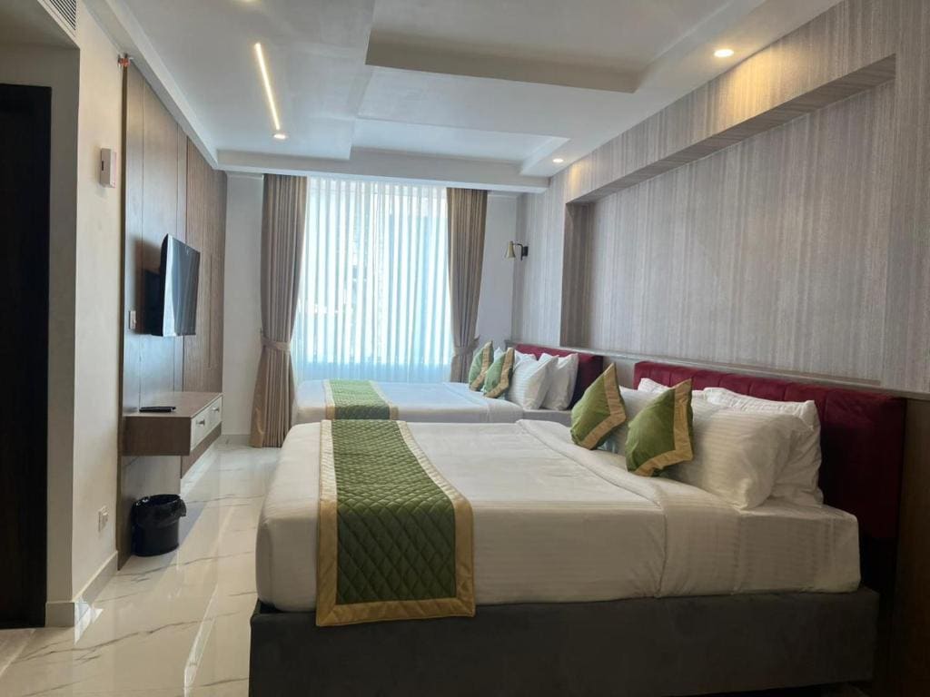 Deluxe Family Room room - Image 2