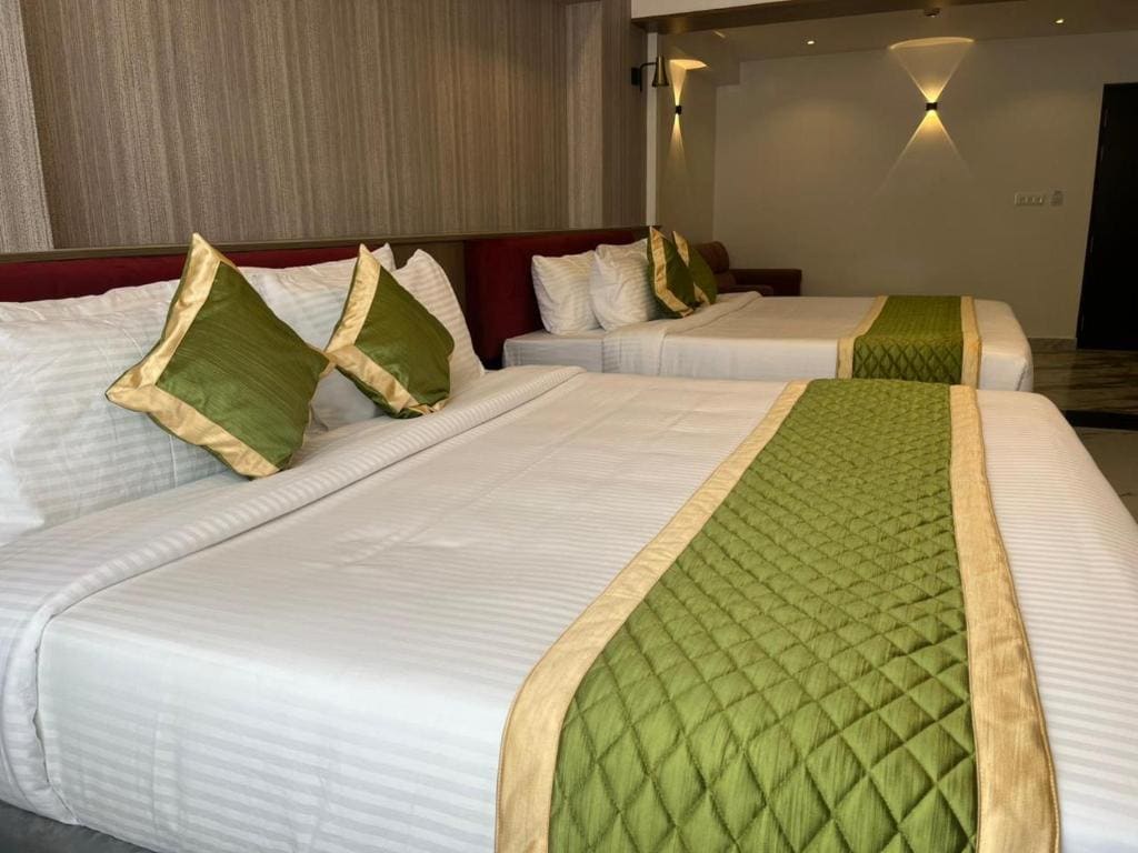Deluxe Family Room room - Image 1