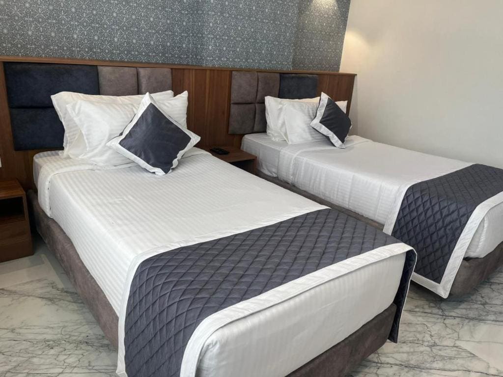 Deluxe Twin Room room - Image 1