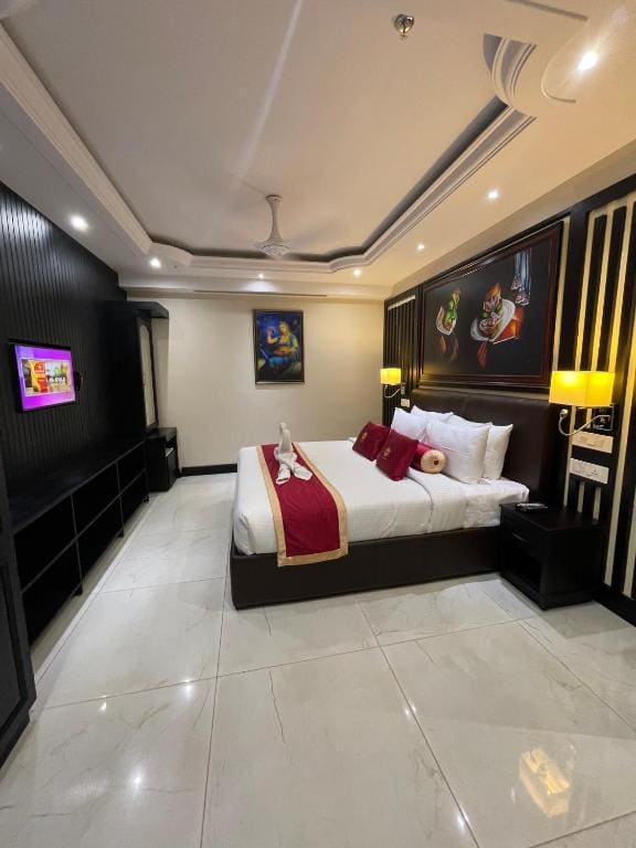 Deluxe King Suite room - Image 1