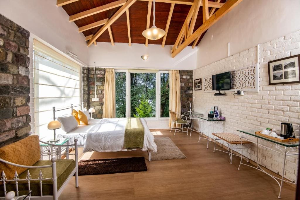 Superior Double or Twin Room with Mountain View room - Image 2