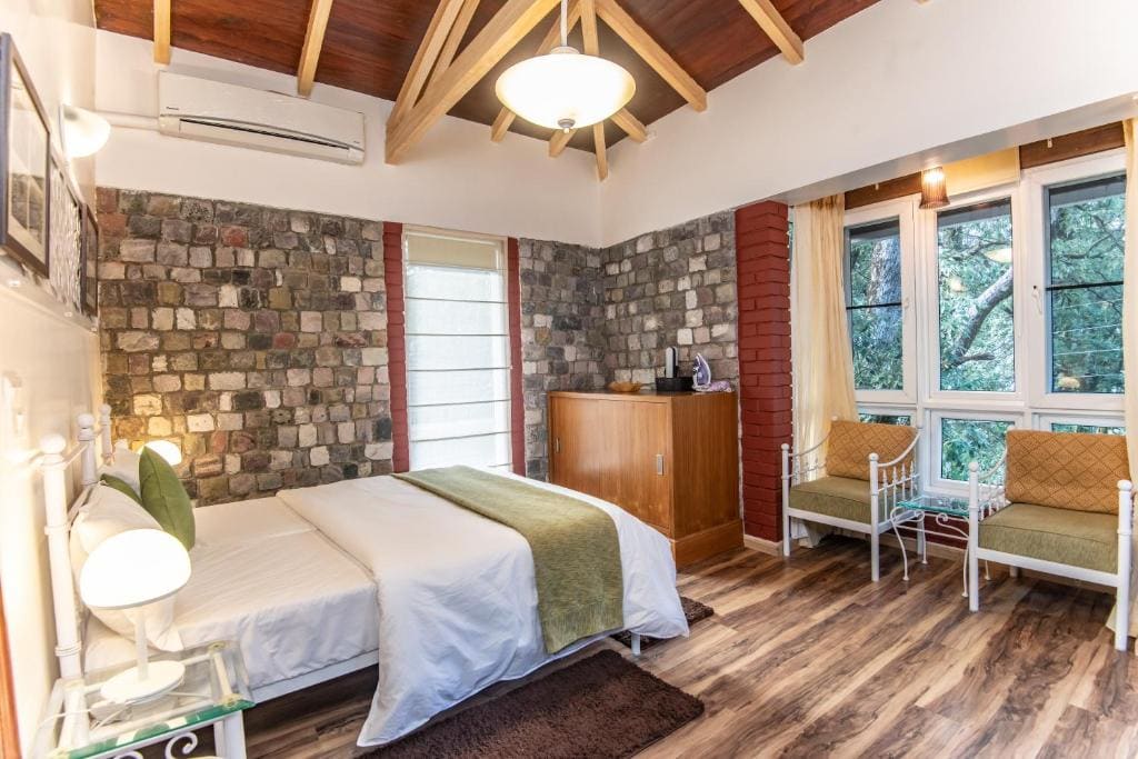 Superior Double or Twin Room with Mountain View room - Image 3