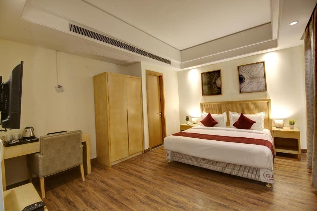 Suite with City View room - Image 3