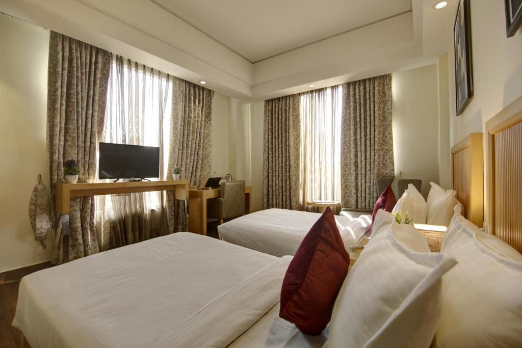 Superior Twin Room with City View room - Image 2