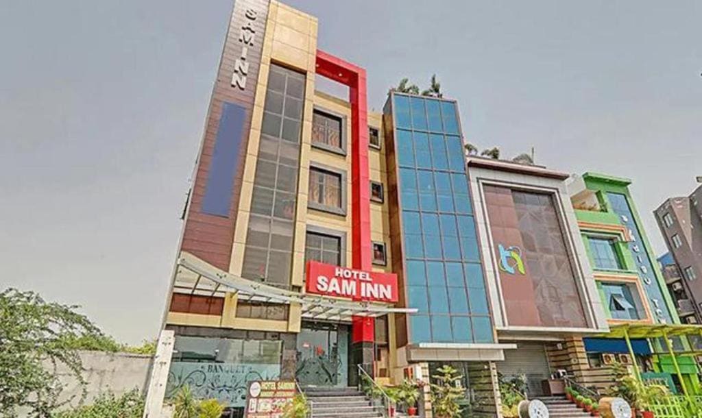 Hotel
3 stars
FabHotel Trijal Inn
6 Review score
4.7 miles from center
Starting from
$43 room - Image 3