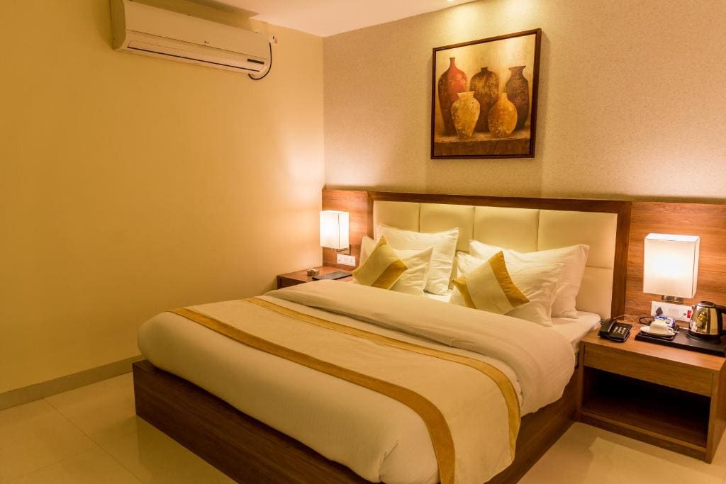 Deluxe King AC room - Image 2